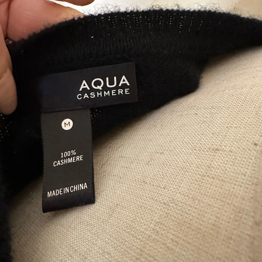 Soft & beautiful short sleeved black cashmere sweater dress by Aqua Size Medium - Picture 5 of 6